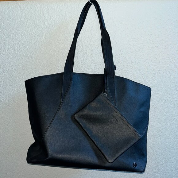LULULEMON ATHLETICA GO WILD TOTE IN BLACK - LARGE - 16" X13" X 6" - GYM WORKOUT - Picture 1 of 14